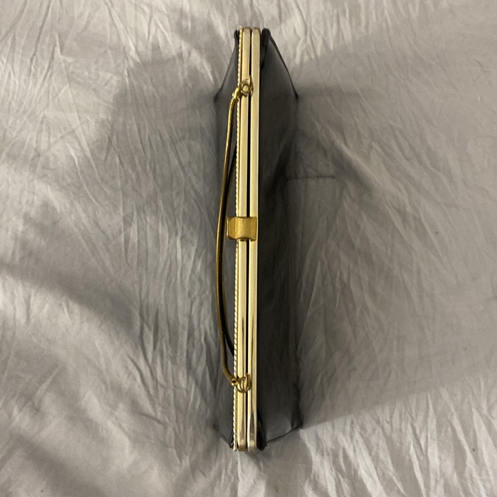 Etra Vintage 1950’s classic Patent Leather Clutch Purse with Gold Hardware - Picture 4 of 14